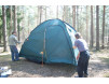 Палатка с просторным тамбуром, юбкой по периметру  и дополнительной антимоскитной сеткой на входе в тамбур. Minnesota 3 Luxe Alu